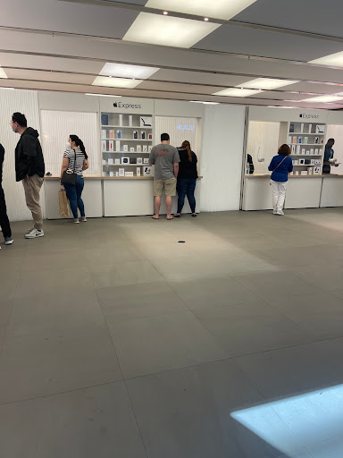 Computer Store «Apple Somerset», reviews and photos, 2800 W Big Beaver Rd, Troy, MI 48084, USA
