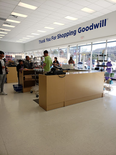Thrift Store «Goodwill Store and Donation Center», reviews and photos, 2025 E Market St, Harrisonburg, VA 22801, USA