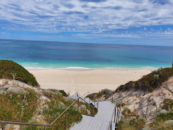 Foto di Alkimos Beach con costa lunga e dritta
