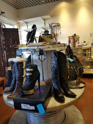 Consignment Shop «Brand Used Thrift And Consignment Shop», reviews and photos, 157 Dolson Ave, Middletown, NY 10940, USA