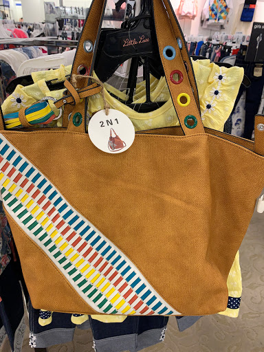 Stores to buy women's zippered tote bags Atlanta
