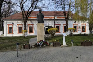 Casa De Cultură Covasna - Kovásznai Mûvelõdési Ház image
