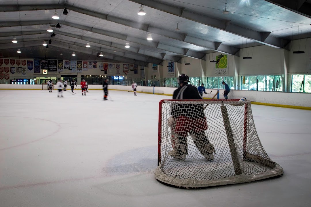 LA Kings Ice at Pickwick Gardens