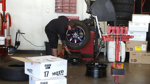 Tire Shop «Discount Tire Store - Mesa, AZ», reviews and photos, 2030 S Country Club Dr, Mesa, AZ 85210, USA