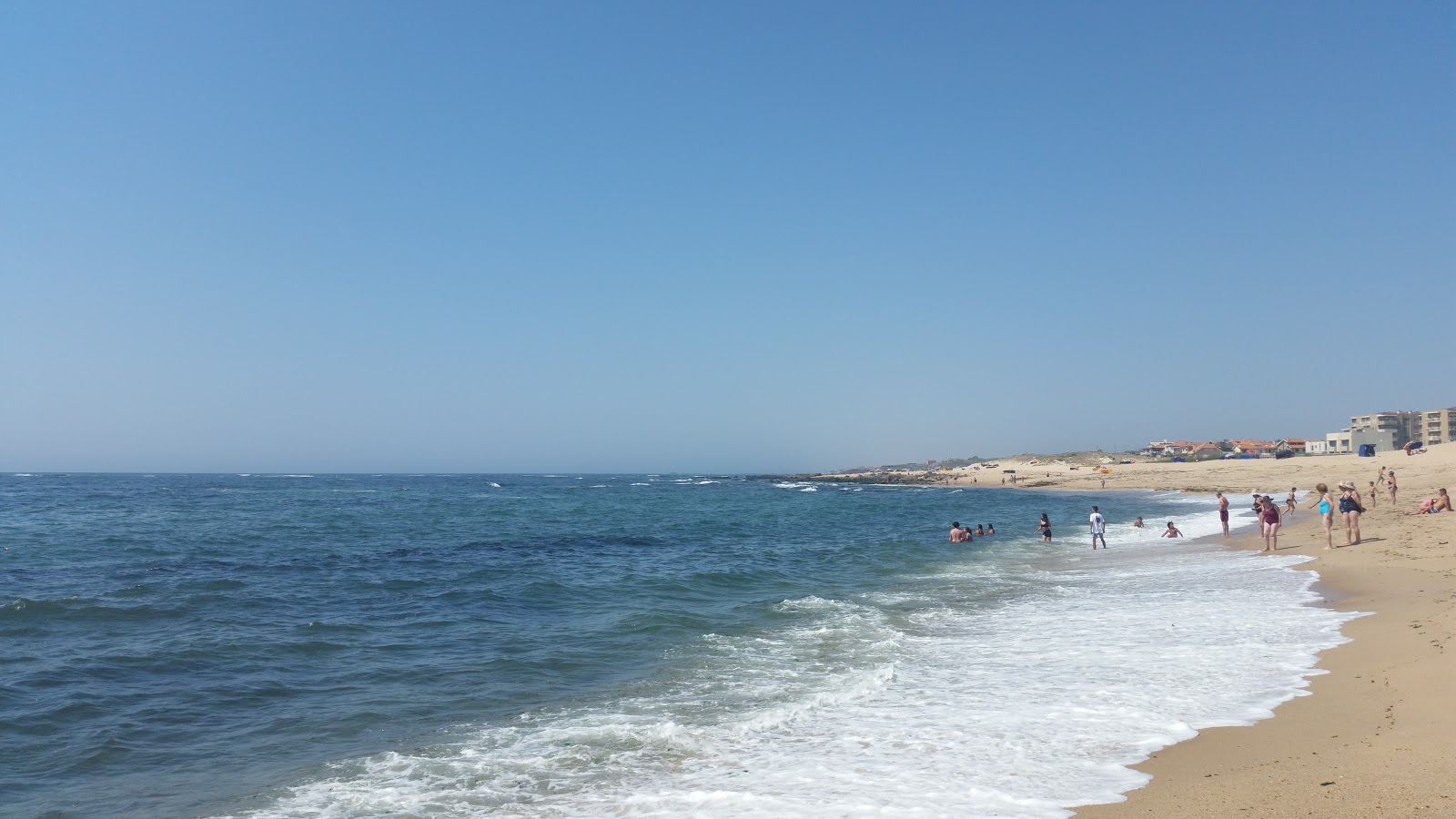 Foto di Praia de Angeiras Norte e l'insediamento