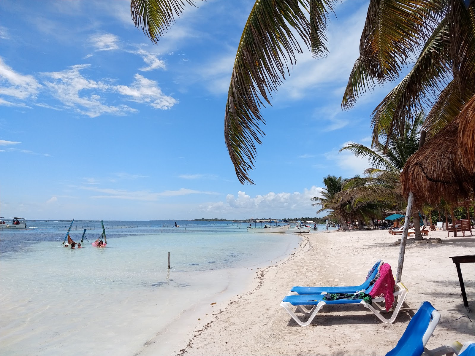Foto de Mahahual beach con arena beige superficie