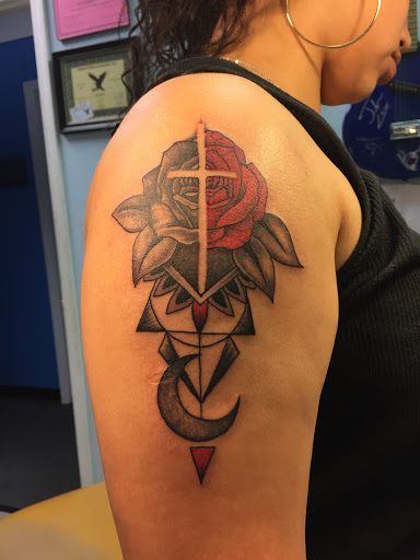 Tattoo Shop «Blue Fin Tattoos», reviews and photos, 2180 Perry Lane Rd, Brunswick, GA 31525, USA