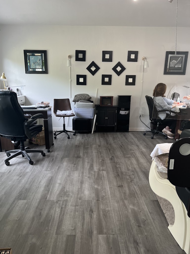 Mani Pedi Bar 94925