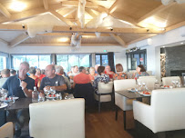 Atmosphère du Le Tonnelier - Restaurant Panoramique des Terrasses du Lac à Langogne - n°4