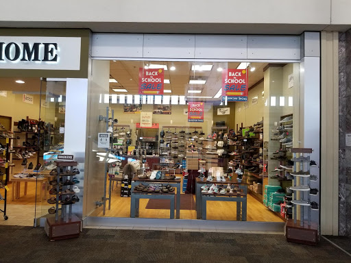 Shoe Store «Tradehome Shoes», reviews and photos, 3001 White Bear Ave #2017A, Maplewood, MN 55109, USA