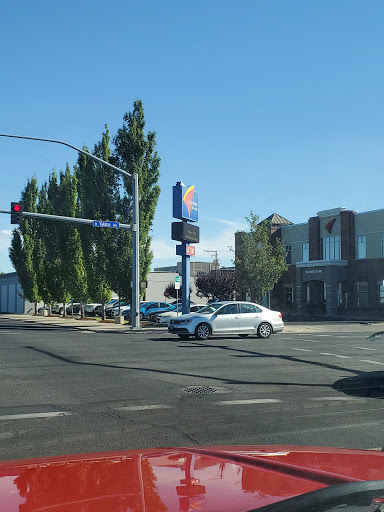 Grocery Store «Safeway», reviews and photos, 205 N 5th Ave, Yakima, WA 98902, USA