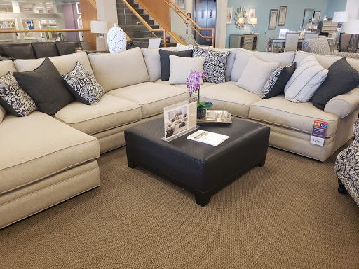 Furniture Store «Raymour & Flanigan Furniture and Mattress Store», reviews and photos, 1937 MacArthur Rd, Whitehall, PA 18052, USA