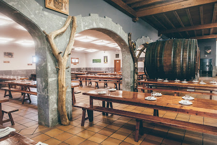 Restaurante Sidreria Aburuza Goiburu Auzoa, 8, 20150 Aduna, Gipuzkoa, España