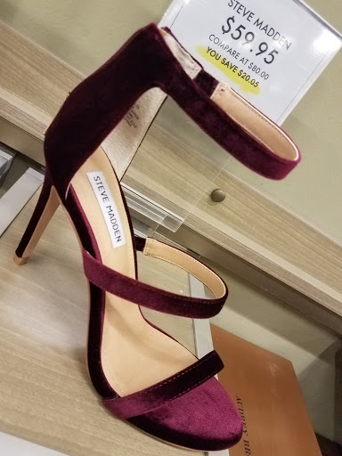 Shoe Store «DSW Designer Shoe Warehouse», reviews and photos, 160 Oakway Rd #300, Eugene, OR 97401, USA