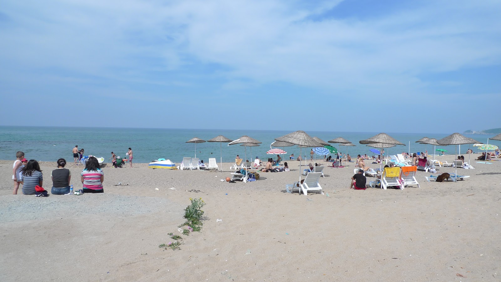 Foto von Kabakoz Koyu Plaji von Klippen umgeben