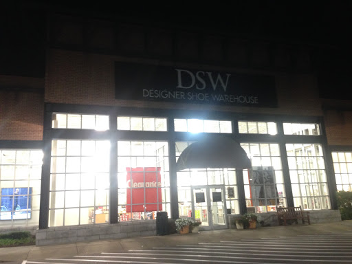Shoe Store «DSW Designer Shoe Warehouse», reviews and photos, 520 E Waterfront Dr, Homestead, PA 15120, USA