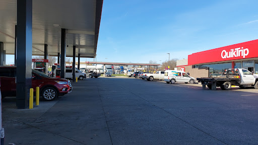 QuikTrip, 8600 Pleasant Valley Rd, Pleasant Valley, MO 64068, USA, 