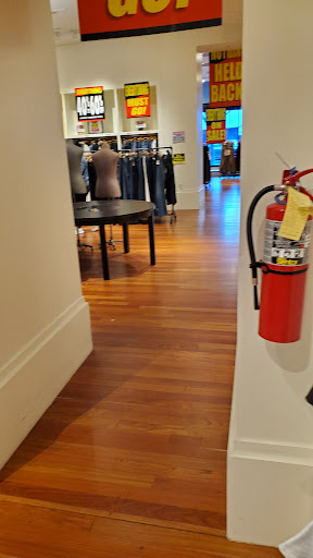 Clothing Store «Banana Republic», reviews and photos, 11905 Democracy Dr, Reston, VA 20190, USA