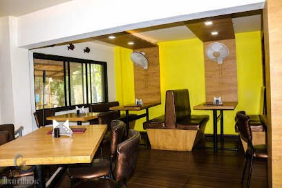 Malvan Family Restaurant - Shop No. 7, Regent Plaza Patil Lane, 3, College Rd, Nashik, Maharashtra 422013, India