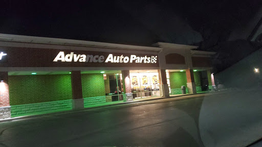 Auto Parts Store «Advance Auto Parts», reviews and photos, 1387 Lee St #400, Des Plaines, IL 60018, USA