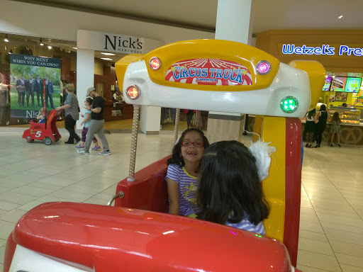 Shopping Mall «Arrowhead Towne Center», reviews and photos, 7700 W Arrowhead Towne Center, Glendale, AZ 85308, USA