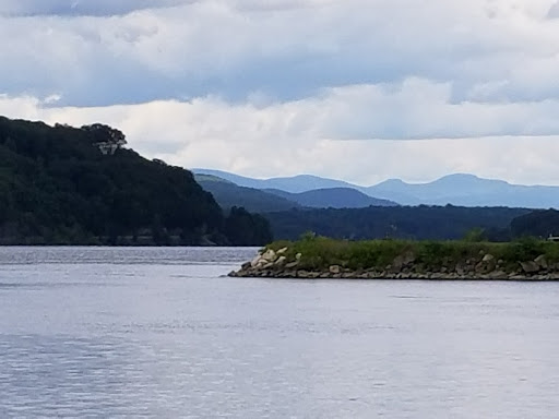Park «Quiet Cove Riverfront Park», reviews and photos, 1 Clear Water Dr, Poughkeepsie, NY 12601, USA