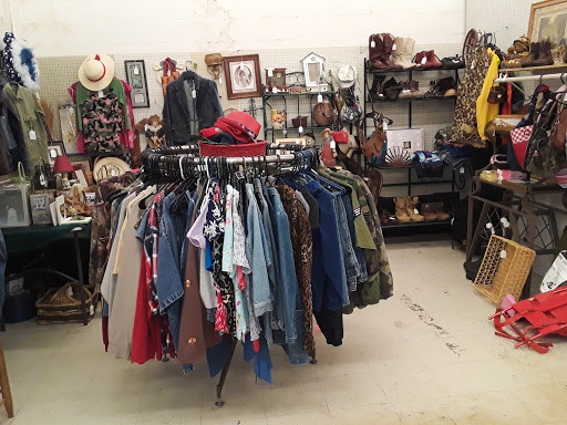 Flea Market «Traderbakers Flea Market», reviews and photos, 2080 Burton Ln, Martinsville, IN 46151, USA