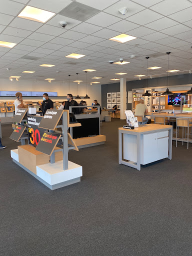 Cell Phone Store «Verizon», reviews and photos, 21841 Hawthorne Blvd, Torrance, CA 90503, USA