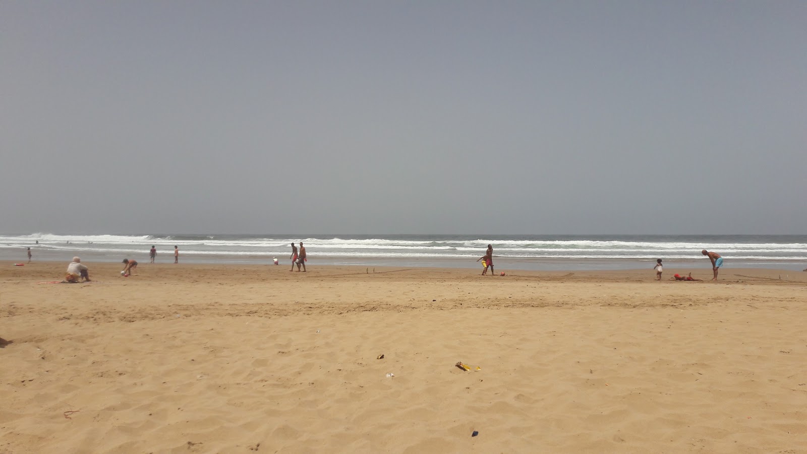Foto di Plage Tamhrouchte sorretto da scogliere