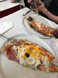 Calzone du Restaurant italien Pizzeria Napoli Chez Nicolo & Franco Morreale à Lyon - n°7