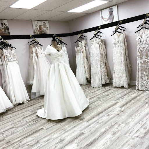 Bridal Shop «Bridal Suite of Bay Shore», reviews and photos, 7 W Main St, Bay Shore, NY 11706, USA