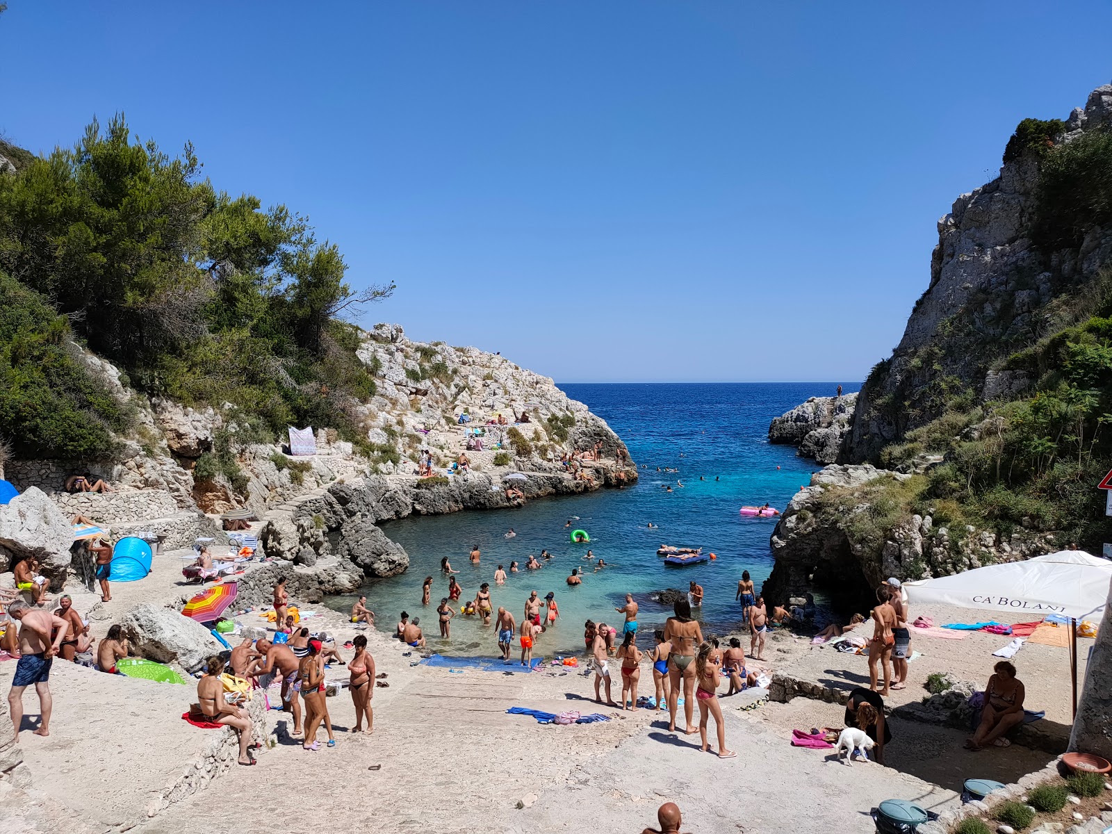 Foto von Cala dell'Acquaviva mit felsiges gelände Oberfläche