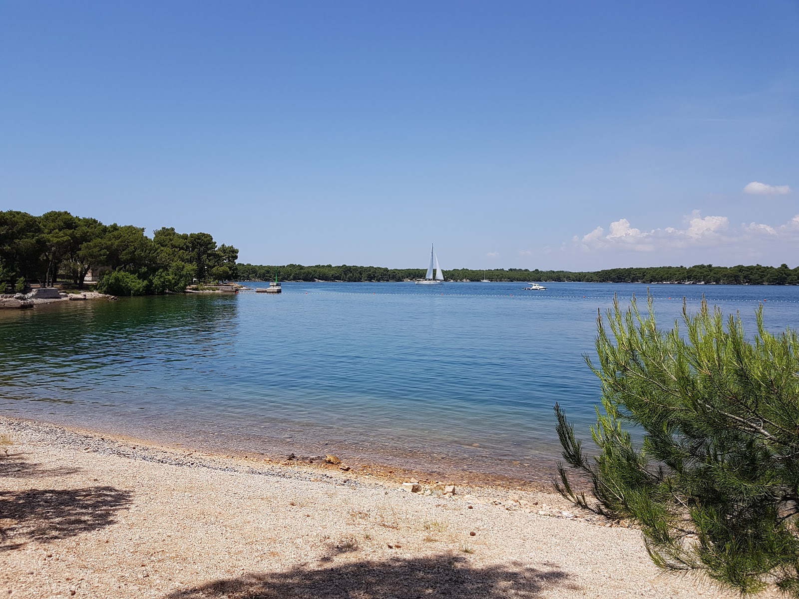 Photo de Uvala Minerska bay avec un rivage spacieux