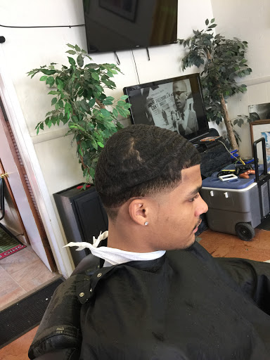 Barber Shop «Crowned Barber Shop», reviews and photos, 9326 Garfield Blvd, Garfield Heights, OH 44125, USA