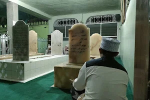 Makam Al-Habib Alwi bin Ali Al-Habsyi image