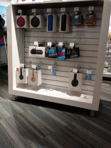 Telephone Company «U.S. Cellular», reviews and photos, 3415 S 27th St, Milwaukee, WI 53215, USA