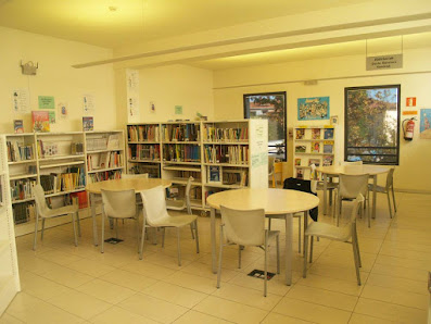 Biblioteca Pública Municipal Usulbilgo Udal Liburutegia Irazu Kalea, 14, 20170 Usurbil, Gipuzkoa, España