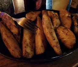 Caiman Tugurio photo