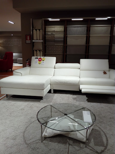 Shops for buying sofas in Naples