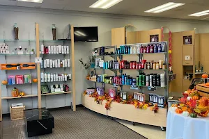 Luna Salon & Spa image