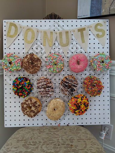 Donut Shop «The Dancing Donut», reviews and photos, 1134 E 54th St G, Indianapolis, IN 46220, USA