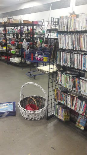 Thrift Store «35th Ave & Southern Goodwill Retail Store & Donation Center», reviews and photos, 3636 W Southern Ave, Phoenix, AZ 85041, USA