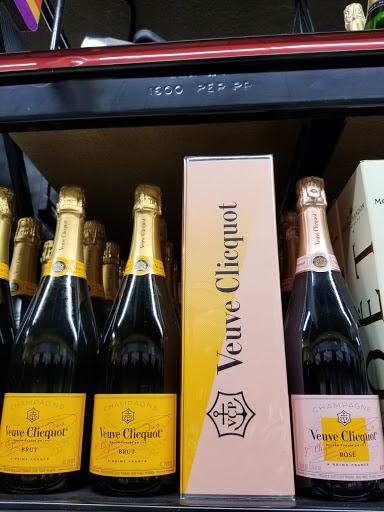 Liquor Store «Gold Crown Liquors Store», reviews and photos, 3425 N Clark St, Chicago, IL 60657, USA