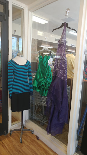 Thrift Store «Hilltoppers Inc Thrift Store», reviews and photos, 154 E 1st St, Crossville, TN 38555, USA