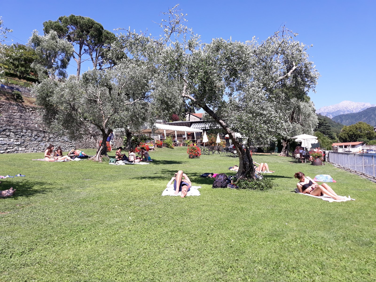 Foto von Lido de Ospedaletto von Klippen umgeben