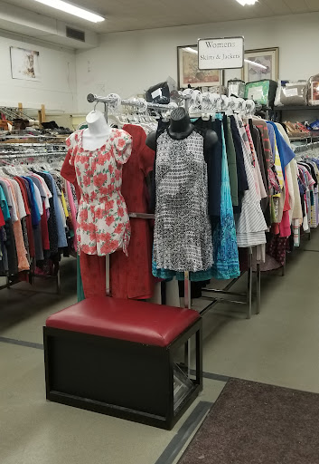 Thrift Store «South Lake Animal League Thrift Shop», reviews and photos, 770 W Montrose St, Clermont, FL 34711, USA