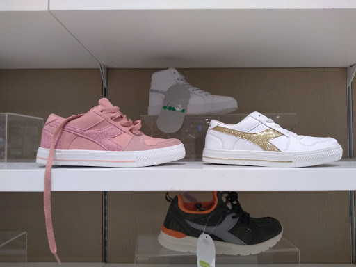 Stores to buy skechers sneakers Cusco