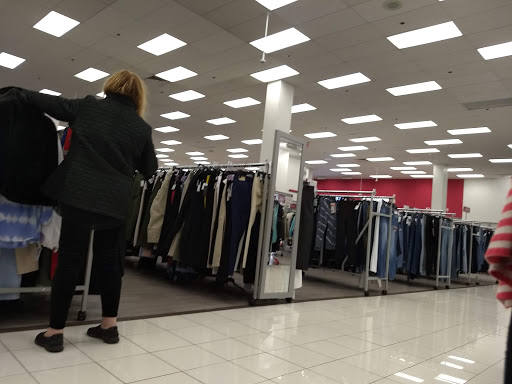 Shopping Mall «Glen Oaks Shopping Center», reviews and photos, 255th St, Glen Oaks, NY 11004, USA