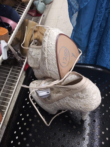 Thrift Store «Village Discount Outlet», reviews and photos, 3500 Cleveland Ave, Columbus, OH 43224, USA