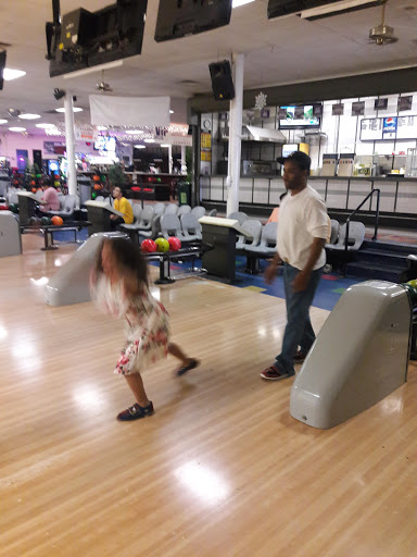 Bowling Alley «Whitestone Lanes», reviews and photos, 30-05 Whitestone Expy, Flushing, NY 11354, USA